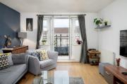 Stylish 2-Bed Flat with Balcony Near Haymarket - Pass the Keys
