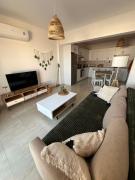 Too Coool 2 Bedroom Apartment Ellia