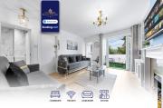2 BR Flat By Regal Realms Short Lets & Serviced Accommodation Kensington, 2-Minute Walk from Station
