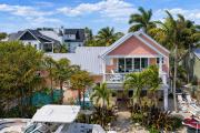 Casa Rosa Anna Maria Island - Beautiful waterfront home - steps to the beach!