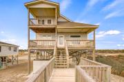 Classic Beachfront House wPrivate Patio, WasherDryer, Free WiFi, Central AC