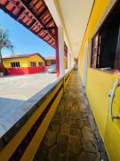 Quarto espaçoso em pousada linda com piscina