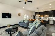 Roos Hideaway Modern 3BR Near Round Top and AandM!