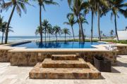 Exclusive Oceanfront Apartment Beach access