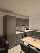 Stunning 14th Floor Views New 2 Bed City Centre