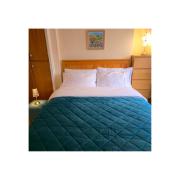 Spacious 3 Bedroom Property, Sleeps 8, Perfect for Business & Leisure in South East London