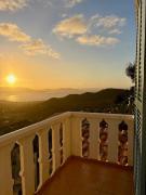 Maison de village à Lumio avec terrasses, vue mer et montagne 8-10 personnes