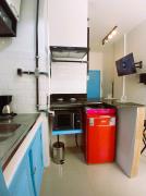 Studio ótima localização 5 min do metrô do bairro da Glória 7 min da Lapa com Ar condicionado Cozinha completa WIFI 350mega Espaço Para Home Office Edifício com Câmeras e Elevadores Farto Comércio nas Redondezas 15 Min do Aterro do Flamengo