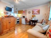 The Bees Knees - Uk49643