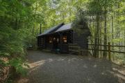 Secluded Couples Getaway - Cozy, Creek, Hot Tub