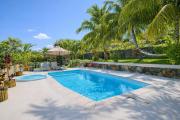 LAKAZ DEL VISTA - Luxurious new apartments with panoramic sea views, pool & garden retreat