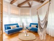 Stylish Central Apt-Private Access, shops, character