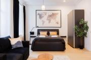 Luxury Central Riga Studio, Raina Nams