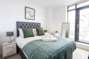 Modern Studio with Balcony in Manchester