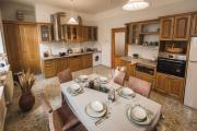 Large 6-Bedroom Apartment for Groups - Gertrudes Street