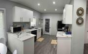 Charming Upper, 3BD, with workspace in Walkerville