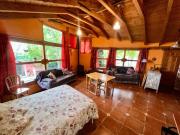 Relajante Cabaña Luminosa en la Naturaleza