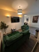 Spacious City Centre 2-Bedroom Apartment by StaySavvy Accommodation
