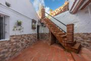 Top Comares
