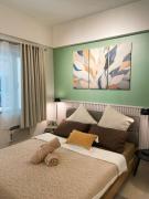 Venice McKinley Stay with Pool, Gym, fast Wifi and Netflix