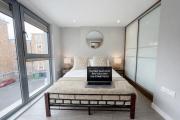 Promo Rate - Modern Flats in Hoxton with Private Balcony near Shoreditch, Old Street, Liverpool Street Station by NourNest Apartments