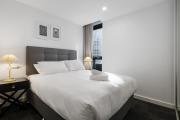 Sleek Southbank 2-Bed Apartment with Balcony Views