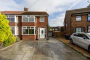 FREE parking, LARGE House for Contractors & Families, Sleeps 5, 4 miles to BLACKPOOL
