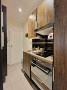 A deux pas de lArc de Triomphe Studio tout équipé