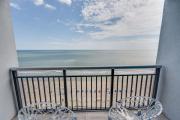 Direct Oceanfront View w Pools High Floor Studio
