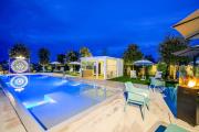 Boutique Villa 7 bedrooms - Pool, Garden & Parking - Happy Rentals
