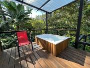 Cabaña tipo glamping en finca cafetera con zonas verdes, avistamiento de aves, paisaje cafetero