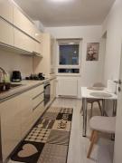 Ariel Deluxe Apartment - Balcony & Free Parking