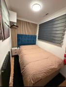 Room 3 minute drive from Luton Airport