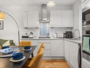 Brand-New Fulham Stay Near Thames