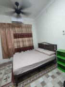 Top Tanah Merah