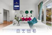 2 BR Flat By Regal Realms Short Lets & Serviced Accommodation Kensington Escape with Balcony, Netflix Near Harrods & Station