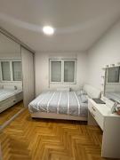 Large 2BR Apartment - 6 Guests