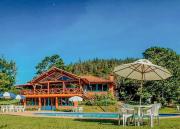 Chalé 04 · Chalé de montanha com lareira, sauna e piscina.