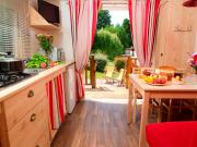 Roulotte avec Terrasse - Hébergement Insolite 2 Pers - API-1-52-1730
