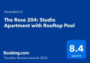 The Rose 204: Studio Apartment with Rooftop Pool