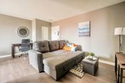 Charming Newly Renovated Condo - Glenview West
