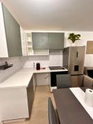 Vase dhonneur HOME proche de la gare de Corbeil ,de laéroport dOrly & de Winnoland