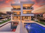 Holiday Home Luxusvilla mit beheiztem Pool in Strandnähe by Interhome