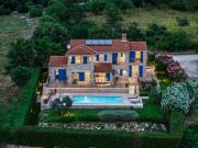 Holiday Home Romantische Villa mit Meerblick- Pool und Jacuzz by Interhome