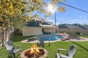 Pool Villa- Near Airport & Downtown, Fire Pit, Foosball