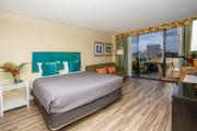 Palms Waikiki Studio with Partial Ocean Views
