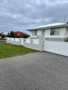 Entire Attached Granny Flat Home - Sleeps 4