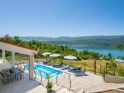 Escape on Lake - private retreat with Pool & Jacuzzi