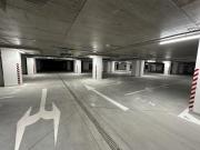 Bright & Spacious Apartment - Garage & Balcony