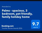 Palms - spacious, 3 bedroom, pet friendly, family holiday home
